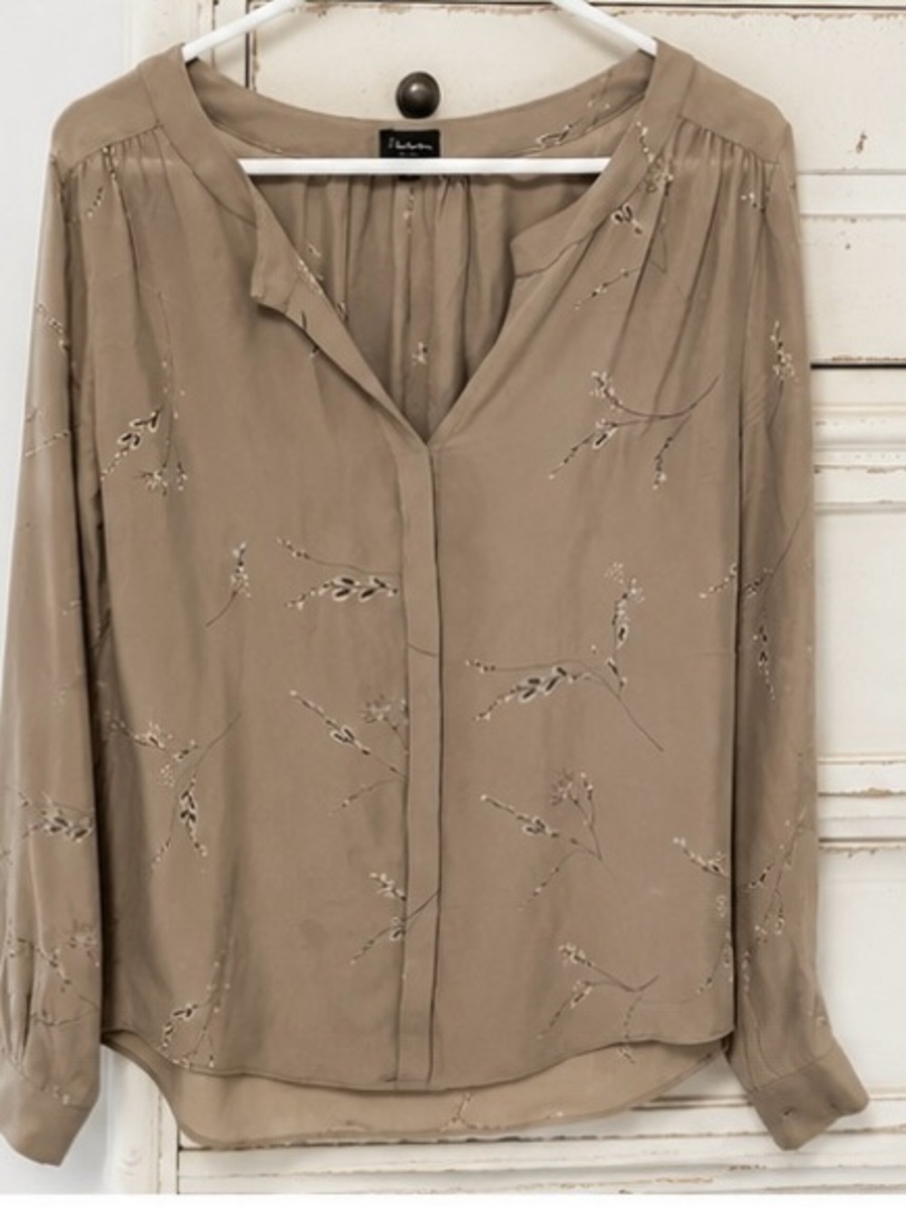A. Babaton by Aritzia 100% Silk Taupe Floral Print Blouse Size Small